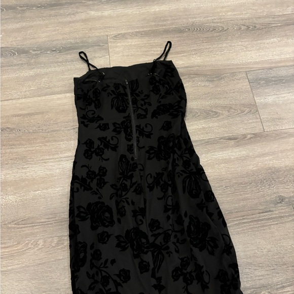 Brand new Velvet Midi Dress from Windsor Store - Picture 11 of 13